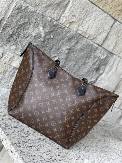 Louis Vuitton Monogram Tournelle MM .